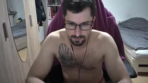 Snapshot of dan_the_man405 chatting on 11-25-25, 08:42 King Dan online show from 11-25-25, 08:42