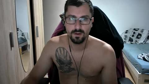 Snapshot of dan_the_man405 chatting on 07-24-26, 09:35 King Dan online show from 07-24-26, 09:35