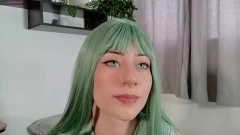 Snapshot of dan_universe chatting on 10-20-25, 07:47 Bluemoon online show from 10-20-25, 07:47