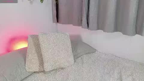 Snapshot of dan_universe chatting on 10-25-25, 05:40 Bluemoon online show from 10-25-25, 05:40