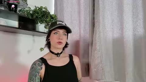 Snapshot of dan_universe chatting on 10-29-25, 07:15 Bluemoon online show from 10-29-25, 07:15