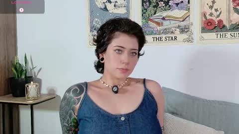 Snapshot of dan_universe chatting on 11-11-25, 05:46 Bluemoon online show from 11-11-25, 05:46