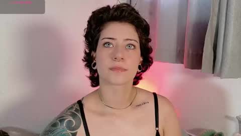 Snapshot of dan_universe chatting on 11-13-25, 05:45 Bluemoon online show from 11-13-25, 05:45