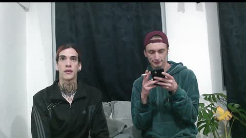 Snapshot of dan_yagami chatting on 12-23-24, 02:02 Dan and Noah online show from 12-23-24, 02:02