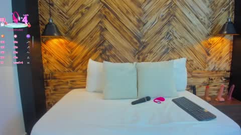 Snapshot of dana_daree chatting on 05-26-26, 07:32 D A N A online show from 05-26-26, 07:32
