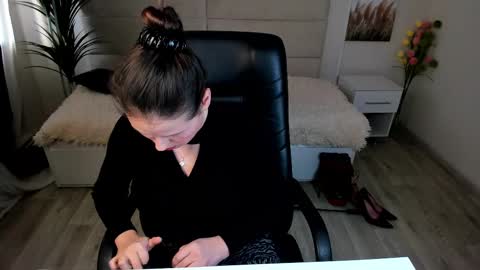 Dana Dom online show from 02-18-25, 05:09