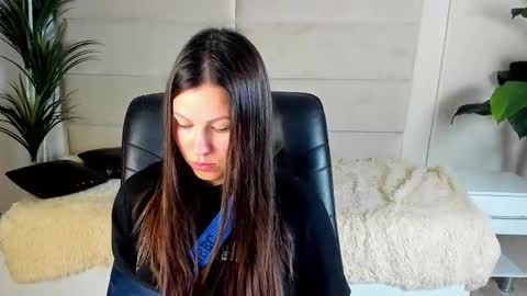 Dana Dom online show from 11-17-25, 12:38