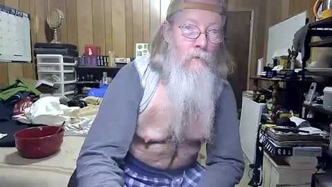 Snapshot of danagm chatting on 12-25-24, 04:22 Dana online show from 12-25-24, 04:22