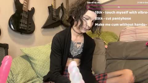 dandelion_sea online show from 09-30-25, 05:29