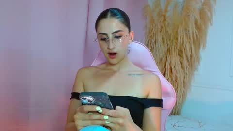 Danella Houston online show from 04-10-26, 08:13