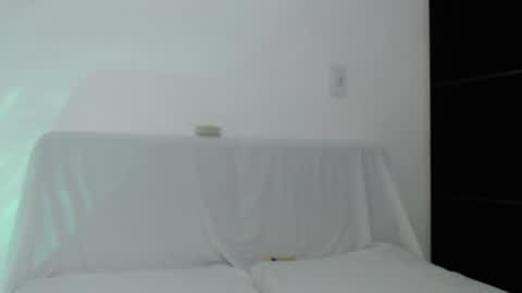 Ela and Santi online show from 10-11-25, 06:34