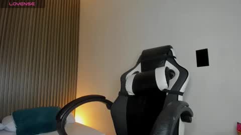 Dania online show from 12-14-25, 02:39