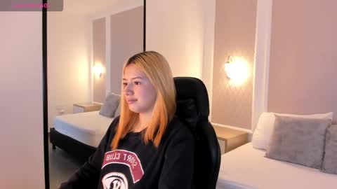 D A N I A online show from 11-11-25, 02:11