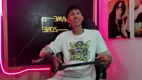 Snapshot of daniel_deluc77 chatting on 12-18-25, 12:22 daniel_deluc77 online show from 12-18-25, 12:22