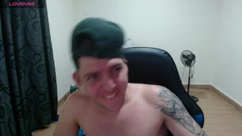 Snapshot of daniel_vargas5 chatting on 02-25-25, 02:14 Daniel online show from 02-25-25, 02:14