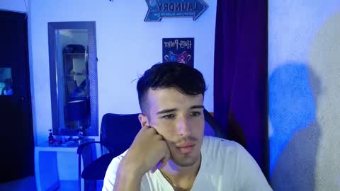 Snapshot of daniel_velez26 chatting on 12-01-25, 01:32 daniel_velez26 online show from 12-01-25, 01:32