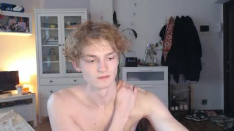 Snapshot of daniel_yumm chatting on 04-11-26, 03:33 Daniel online show from 04-11-26, 03:33