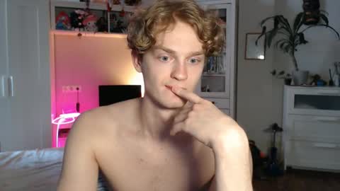 Snapshot of daniel_yumm chatting on 05-25-26, 10:32 Daniel online show from 05-25-26, 10:32