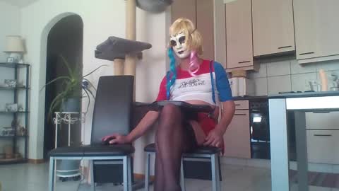 newcumer online show from 02-04-25, 09:07