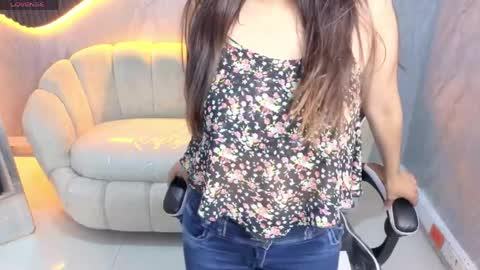 Live 1430- 2100 COLOMBIAN HOUR online show from 04-18-26, 08:09