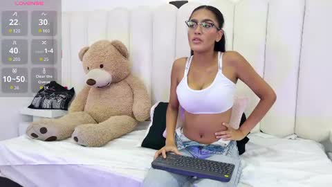 Snapshot of daniela_mendozza chatting on 07-21-26, 12:29 Dani online show from 07-21-26, 12:29