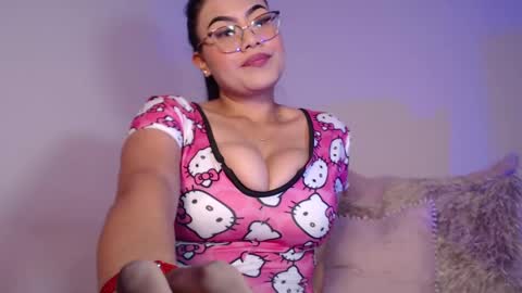 Snapshot of daniela_valencia chatting on 02-10-25, 06:56 Lucia online show from 02-10-25, 06:56