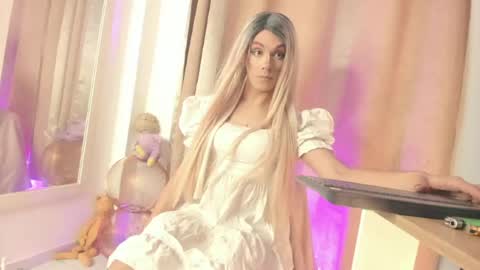 danielamay00 online show from 07-12-26, 09:44