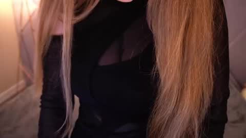 danielareign online show from 04-18-26, 08:40