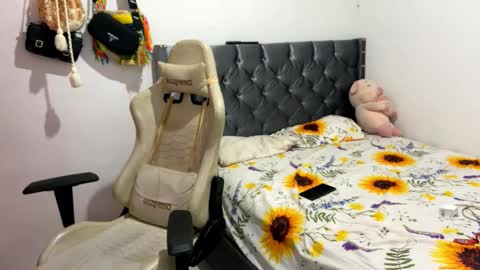 danielaw777 online show from 09-22-25, 03:19