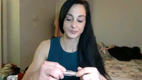 Snapshot of daniellbisous chatting on 12-20-25, 04:41 daniellbisous online show from 12-20-25, 04:41
