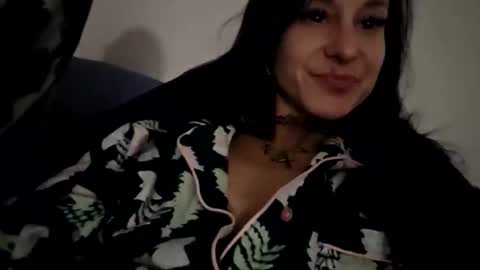 Snapshot of daniellbisous chatting on 01-17-26, 12:21 daniellbisous online show from 01-17-26, 12:21