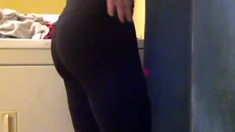 Snapshot of daniellbisous chatting on 06-15-26, 12:57 daniellbisous online show from 06-15-26, 12:57