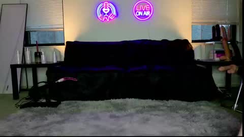 Danielle Banks online show from 11-20-25, 09:36