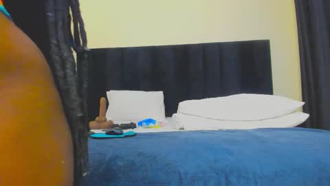 Snapshot of danielle_rock chatting on 10-14-25, 10:43 danielle_rock online show from 10-14-25, 10:43