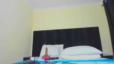 Snapshot of danielle_rock chatting on 11-10-25, 12:59 danielle_rock online show from 11-10-25, 12:59