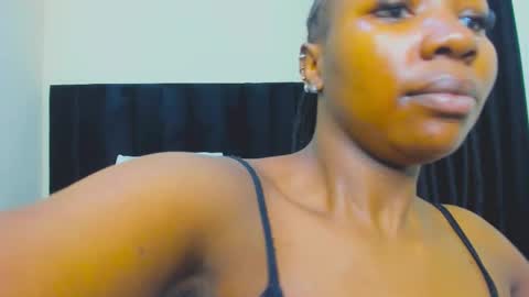 Snapshot of danielle_rock chatting on 11-21-25, 11:42 danielle_rock online show from 11-21-25, 11:42