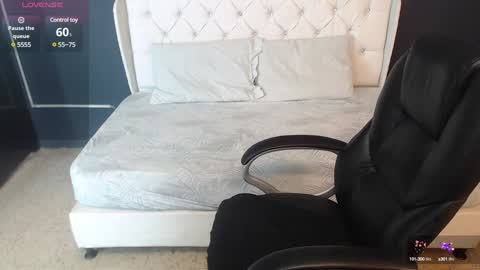 Snapshot of danielle_smithh chatting on 12-07-24, 02:53 Danielle Smith online show from 12-07-24, 02:53