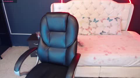 Snapshot of danielle_smithh chatting on 02-06-25, 03:59 Danielle Smith online show from 02-06-25, 03:59