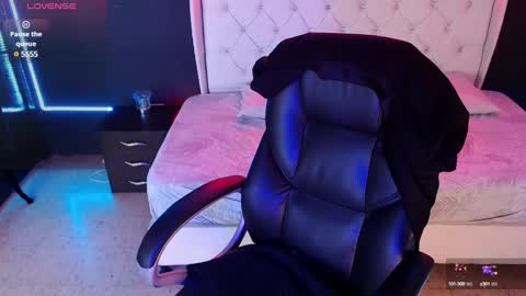 Snapshot of danielle_smithh chatting on 02-21-25, 11:32 Danielle Smith online show from 02-21-25, 11:32