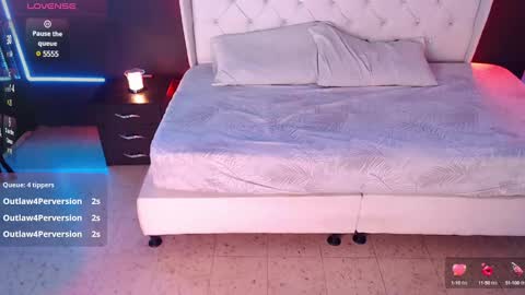 Snapshot of danielle_smithh chatting on 03-05-25, 02:46 Danielle Smith online show from 03-05-25, 02:46