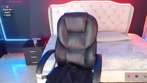 Snapshot of danielle_smithh chatting on 03-06-25, 02:30 Danielle Smith online show from 03-06-25, 02:30