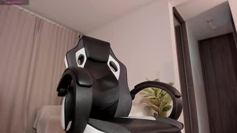 Masked online show from 11-06-25, 03:29