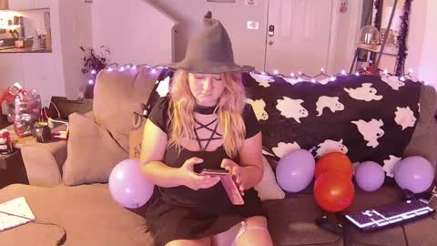 Snapshot of daniraeanddaddy chatting on 10-12-25, 03:27 Dani And Daddy online show from 10-12-25, 03:27