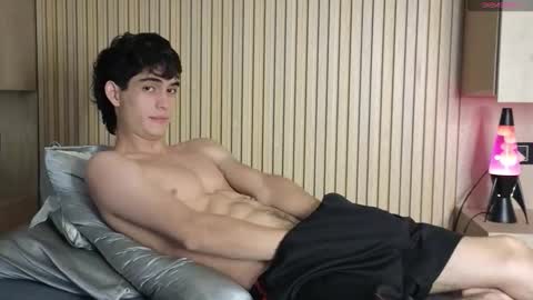 Snapshot of danmaxwell_ chatting on 01-12-26, 03:56 Dan maxwell online show from 01-12-26, 03:56