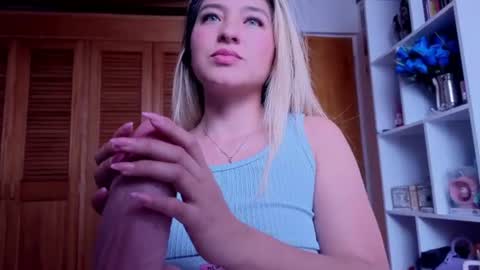 Pau online show from 07-30-26, 03:44
