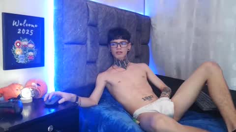 Snapshot of dann_brown chatting on 01-11-25, 02:41 Dann Brown online show from 01-11-25, 02:41