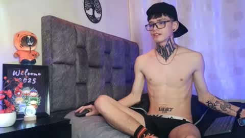 Snapshot of dann_brown chatting on 02-05-25, 02:08 Dann Brown online show from 02-05-25, 02:08