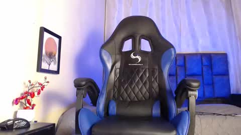 Snapshot of dann_brown chatting on 09-10-25, 04:45 Dann Brown online show from 09-10-25, 04:45