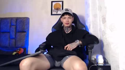 Snapshot of dann_brown chatting on 11-22-25, 01:15 Dann Brown online show from 11-22-25, 01:15