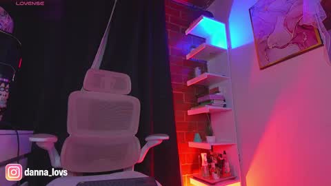 Danna Lovs online show from 10-28-25, 07:16
